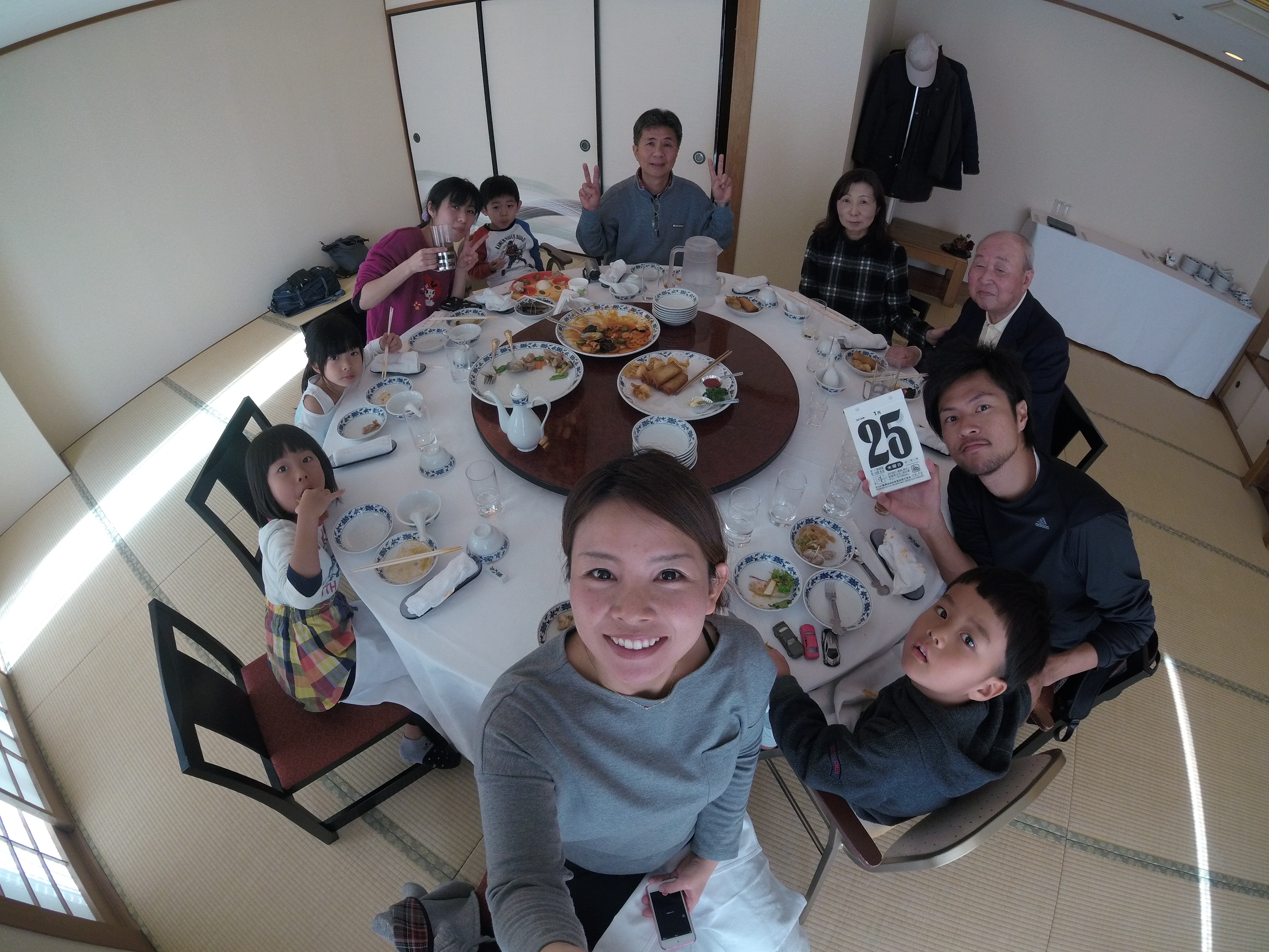 横浜中華街の重慶飯店 個室 子連れランチには最高 沖縄移住からの北海道東川町へ地方移住 らしく 生きる家族